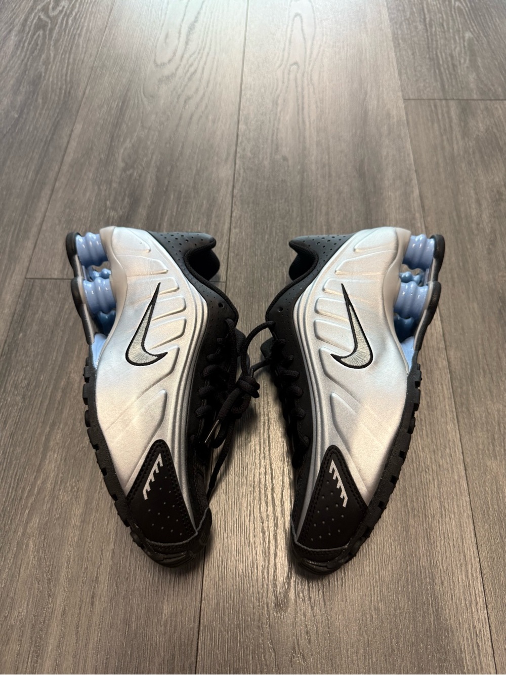 Nike Shox R4 GS Size 5.5Y Women's 7 Metallic Silver Black Blue Shoes CW2626-004